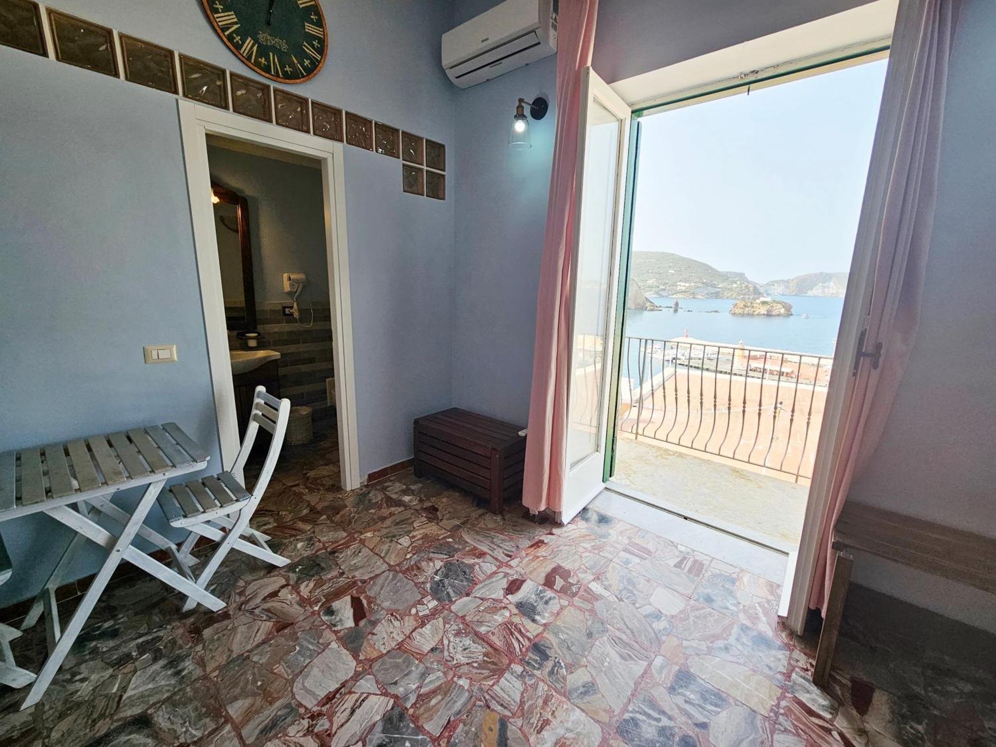 Maridea - Camere con vista al Porto Ponza Esterno foto